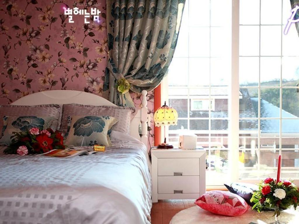 별헤는밤 펜션 image