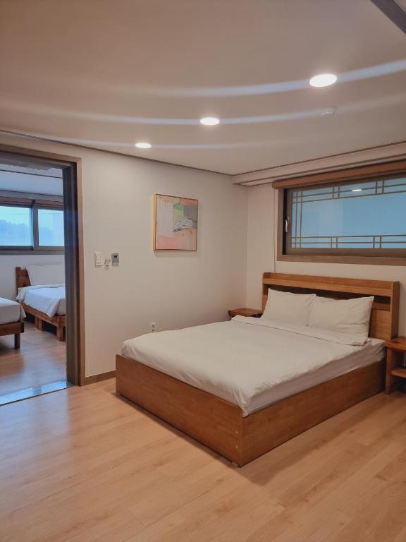 J2 패밀리 호텔 image