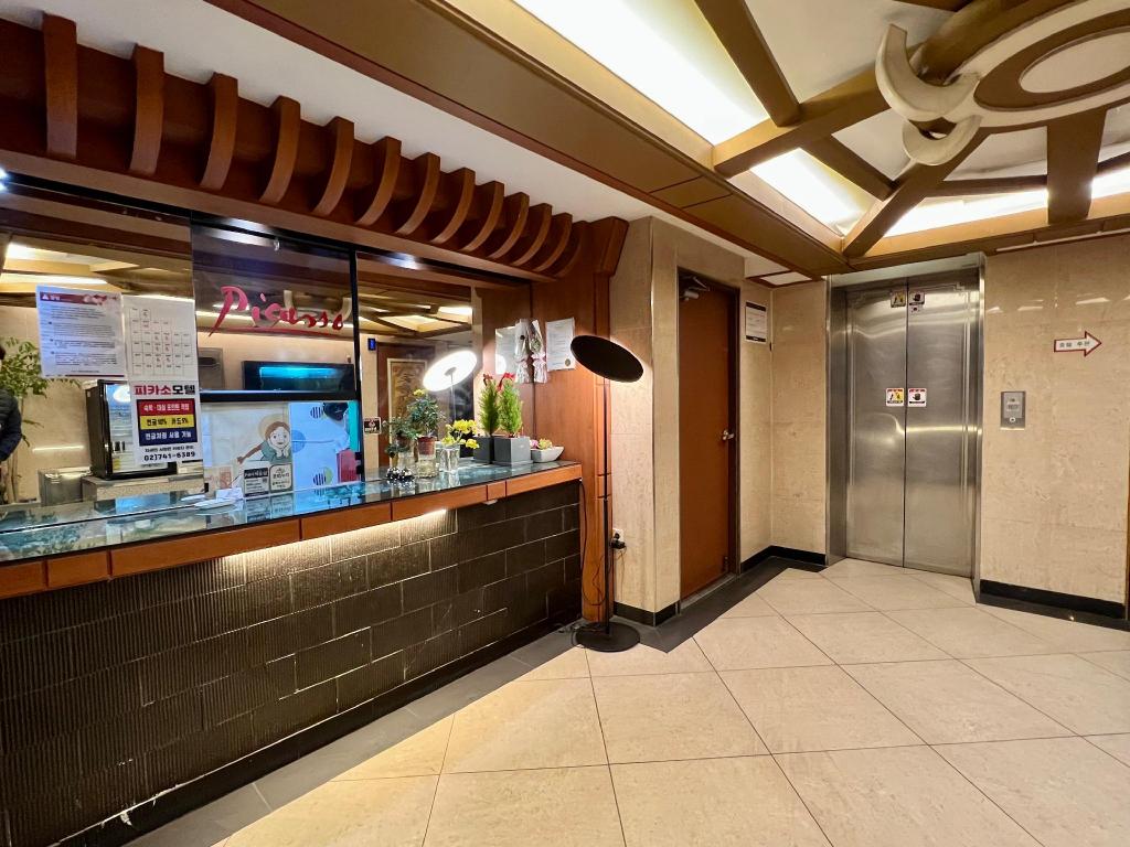 Best Hotels in Seoul, South Korea – Picasso Motel Review