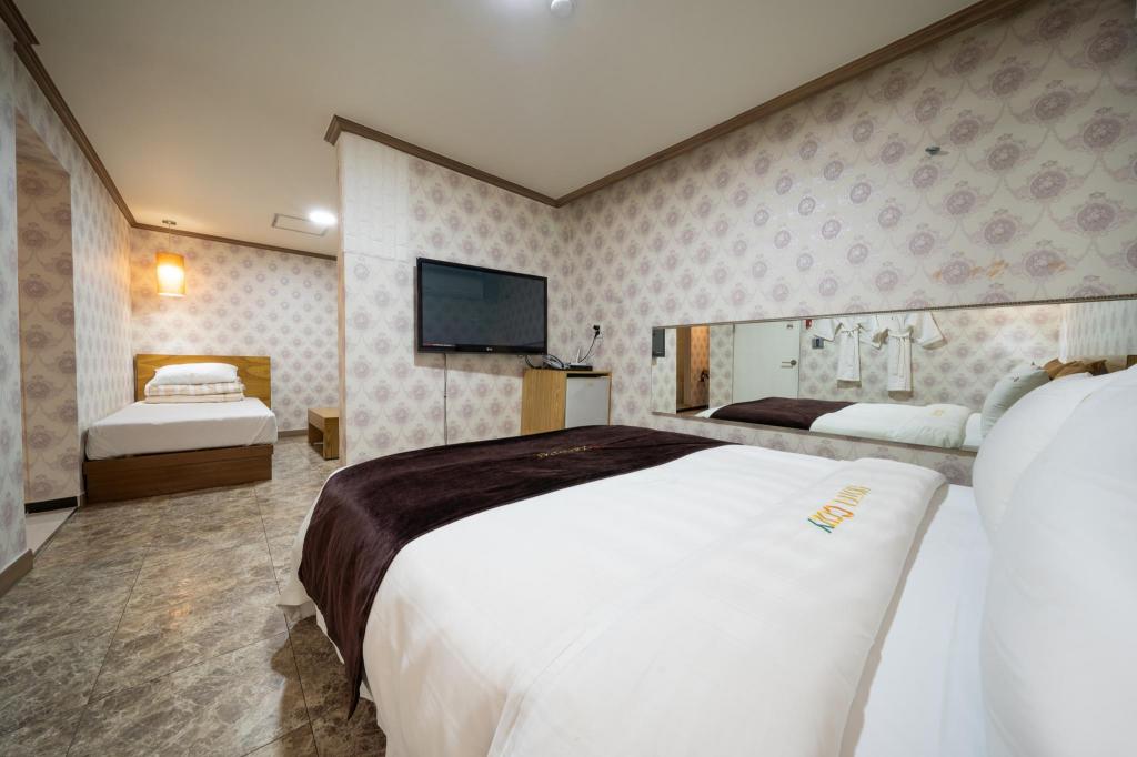 Best Hotels in Chuncheon, South Korea – Riverside Cozy Hotel Review