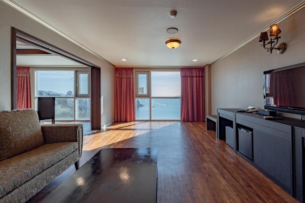 Best Hotels in Sacheon, South Korea – Namildae Resort Review