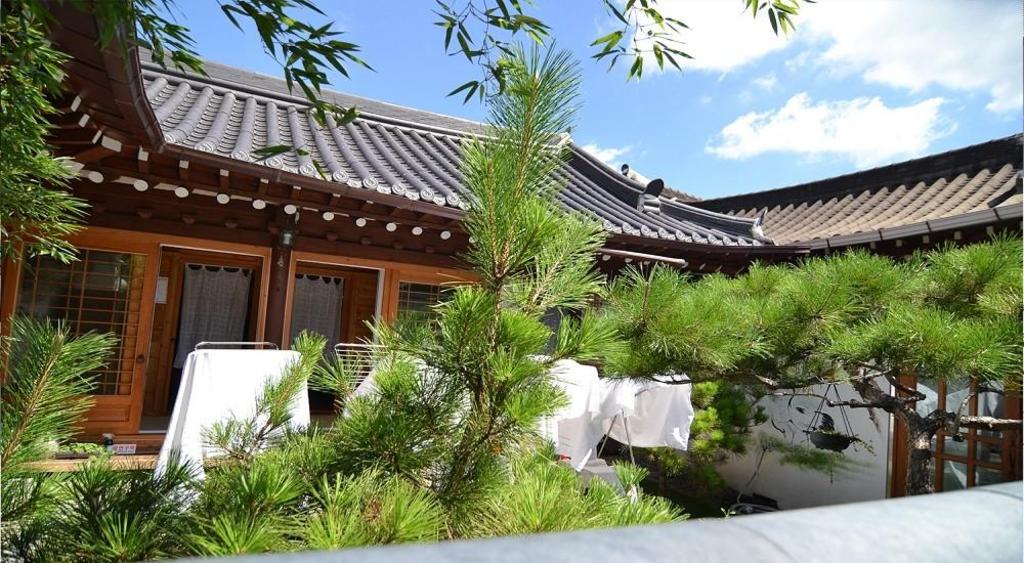 Best Hotels in Jeonju, South Korea – Jeonju Pureunyoram Hanok Pension Review