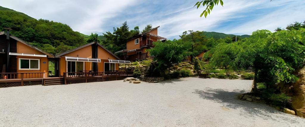 Best Hotels in Namwon, South Korea – Jirisan Hwangto Pension Review