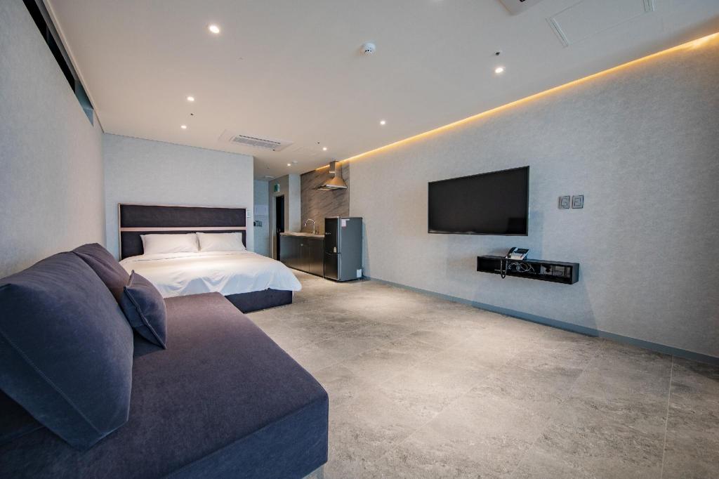 Best Hotels in Sokcho, South Korea – Pulview Spa Poolvilla Review