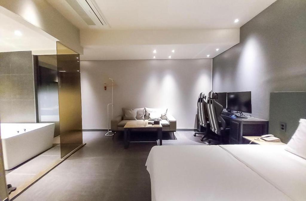 Hotel Masterpiece image