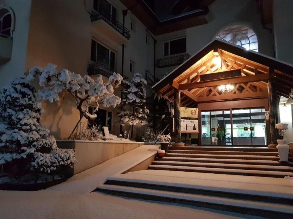 칠갑산 샬레 호텔 image