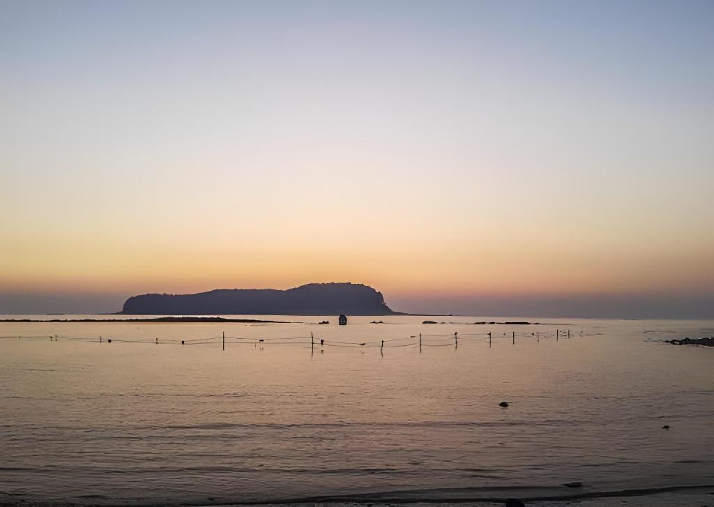 바다가 보이는 사이판 image