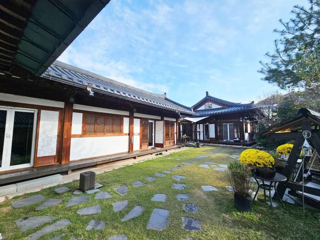 전주 서로 한옥펜션 image