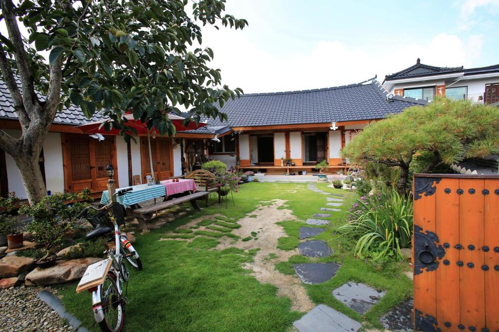 한옥마당 image