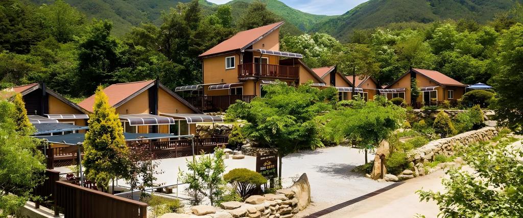 지리산 황토 펜션 image