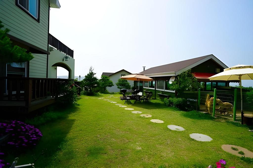 byeonsanbando pumane seohaebadapensyeon image