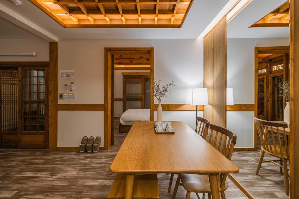 Luxury hanok with private bathtub - SN04 image