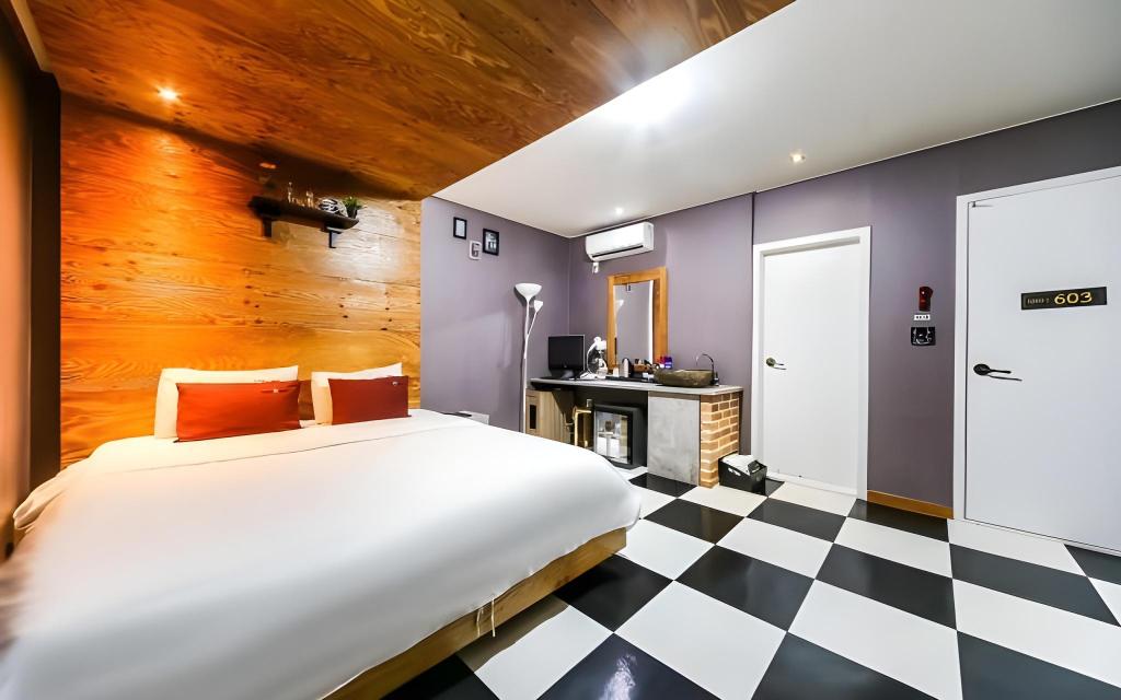 Hotel Cloud 9 image
