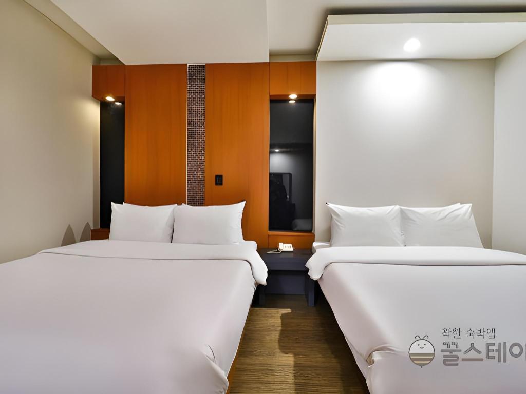 HOTEL AIRPORT JUNE  image