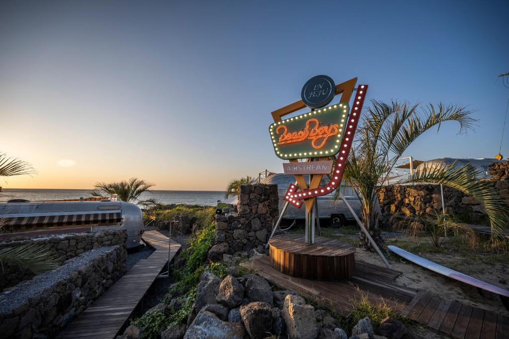 BeachBoys - Retro Caravan AirStream image