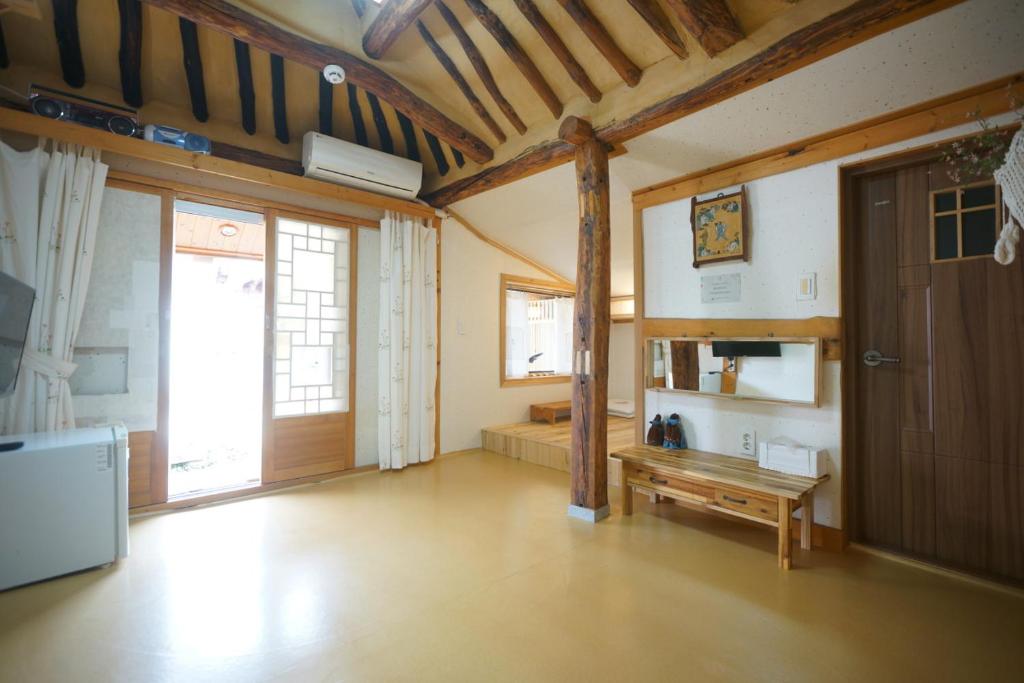 한옥마당 image