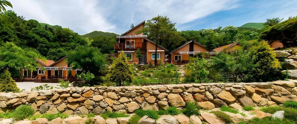 지리산 황토 펜션 image