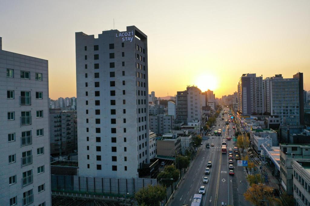 라코지 스테이 image