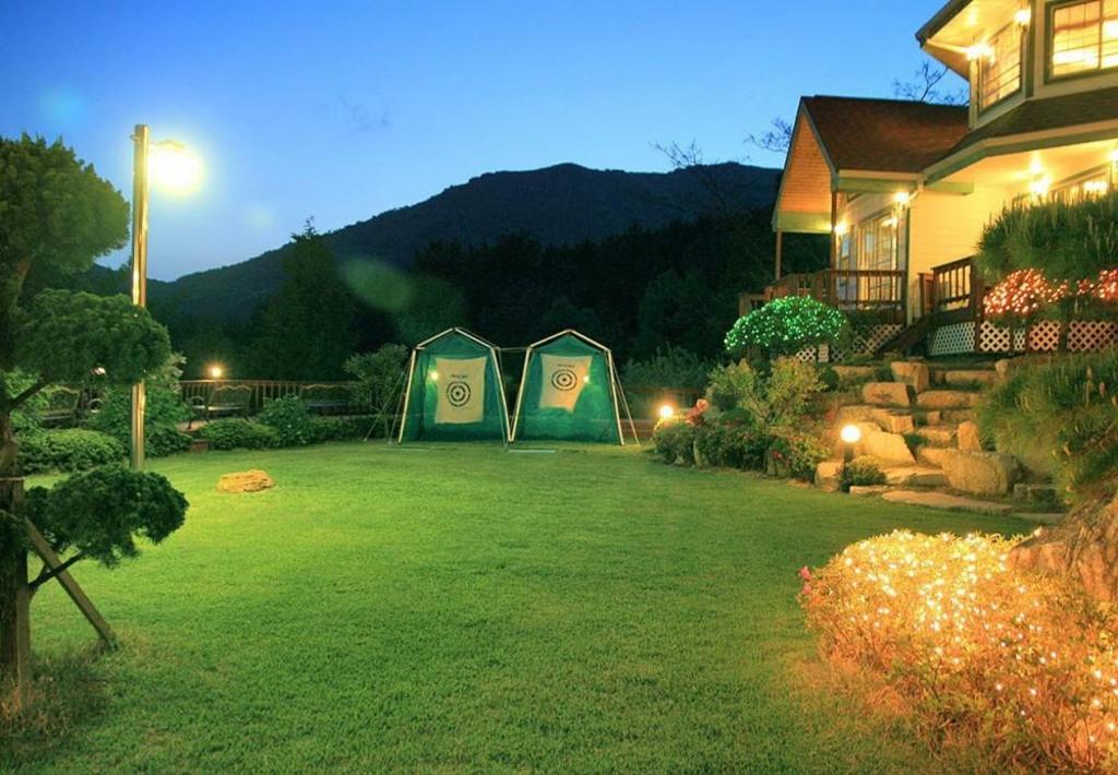 팔색조 펜션 image
