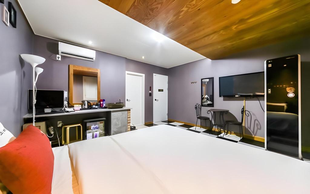 Hotel Cloud 9 image