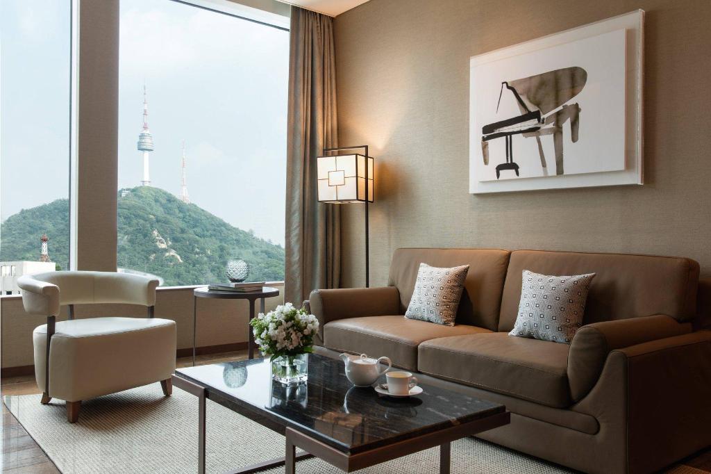 Best Hotels in Seoul, South Korea – Courtyard Seoul Namdaemun Review