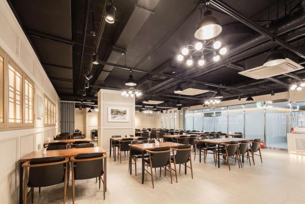 Best Hotels in Seoul, South Korea – The First Stay Hotel Review