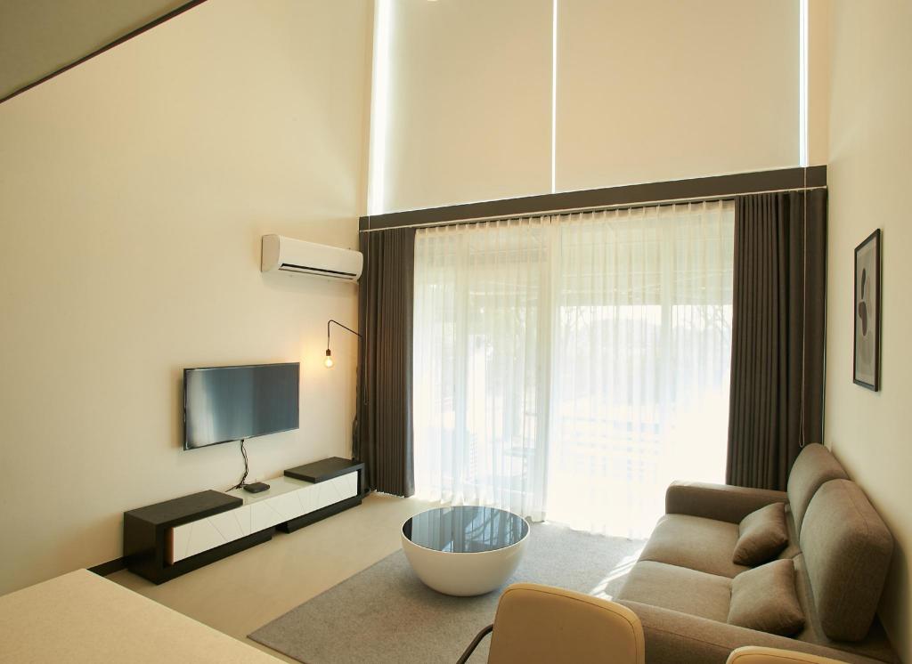 화이트 펜션 image