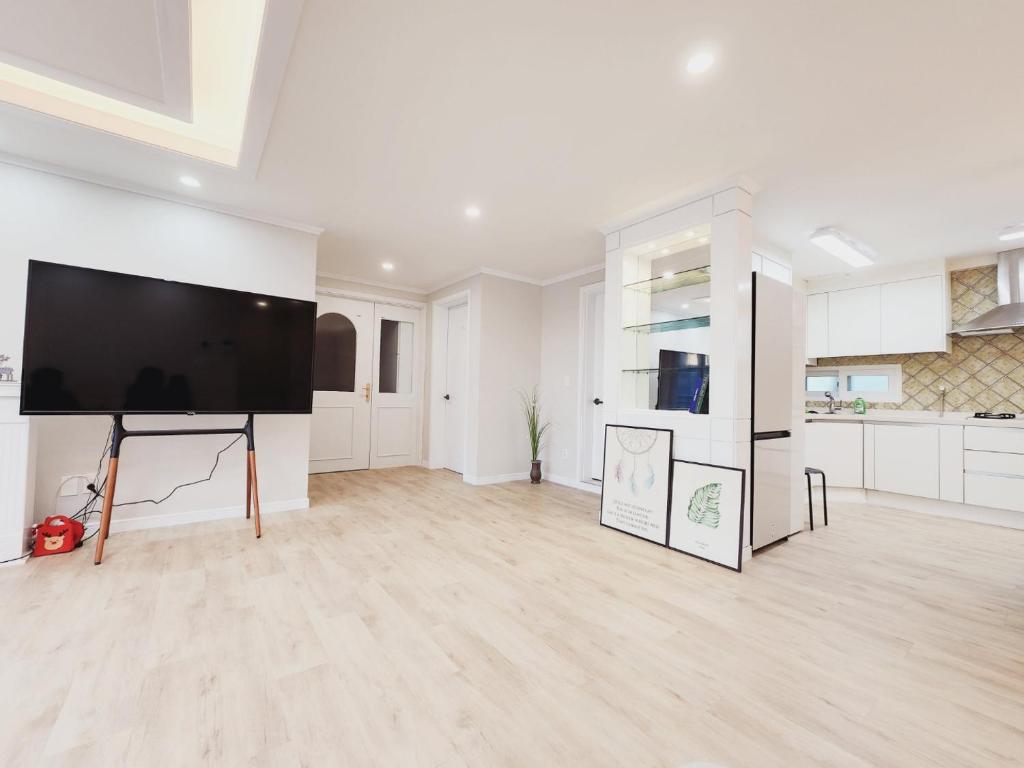 신촌의 아파트먼트 (165m², 침실 4개, 프라이빗 욕실 2개) image