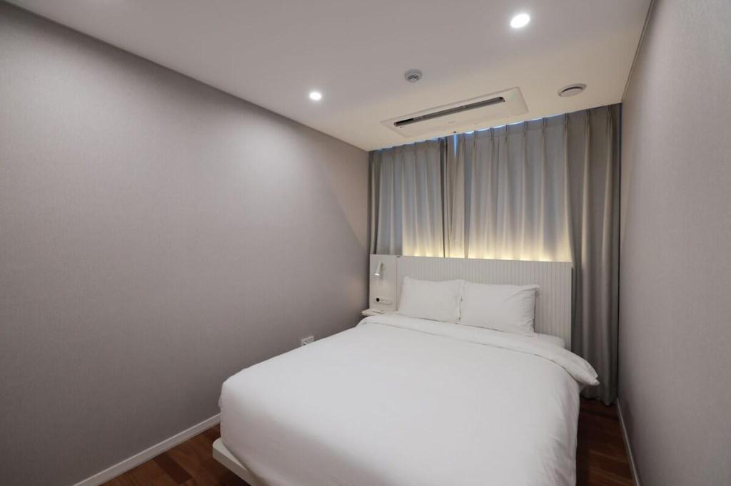 강남의 아파트먼트 (60m², 침실 2개, 프라이빗 욕실 1개) image