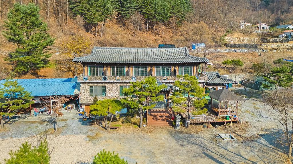 가평 돌궁펜션앤캠핑장 image