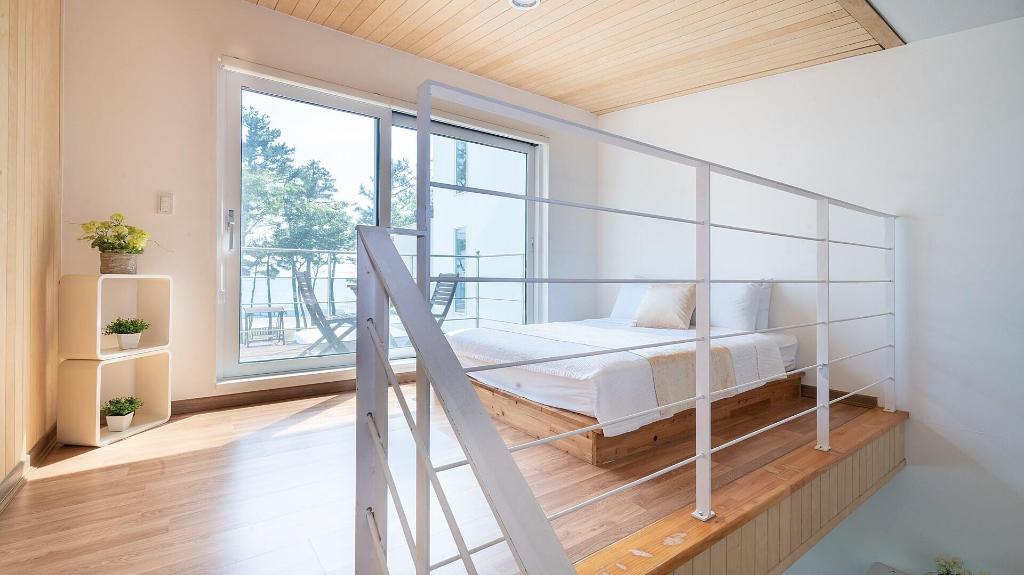 울진 산포리펜션 image