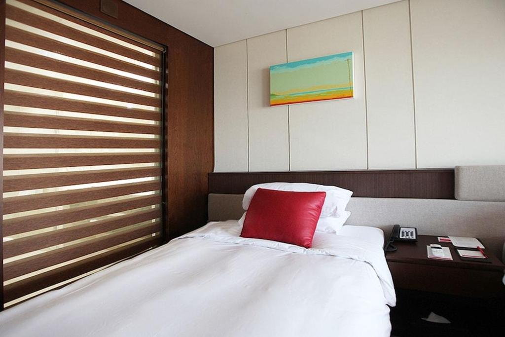 Ramada Jeju Hamdeok image