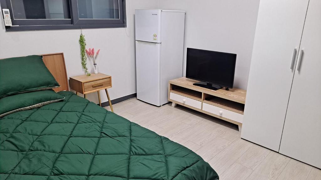 욜로하우스 image