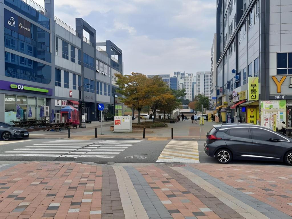 욜로하우스 image