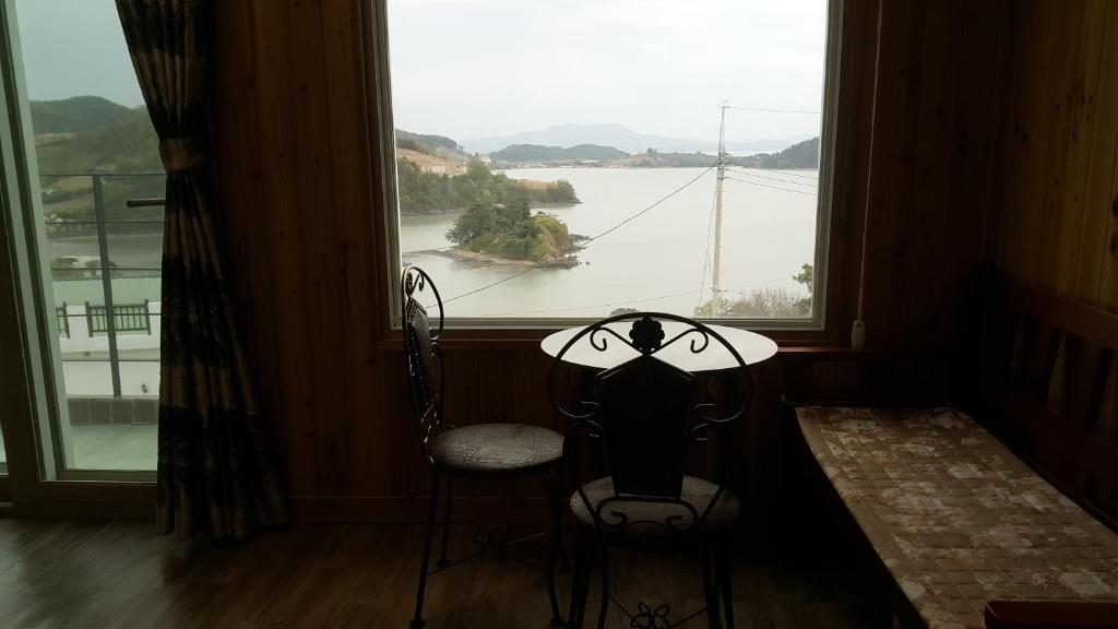 Best Hotels in Yeosu, South Korea – Haewadal Pension Review