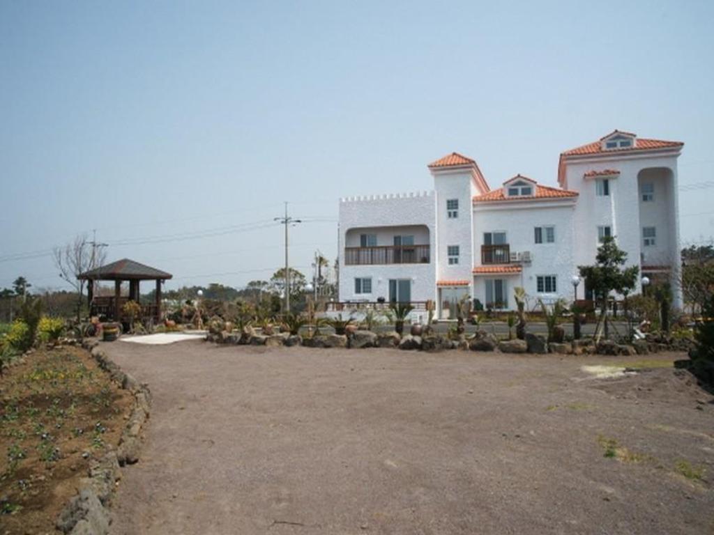 Best Hotels in Jeju, South Korea – La Paloma Pension Review