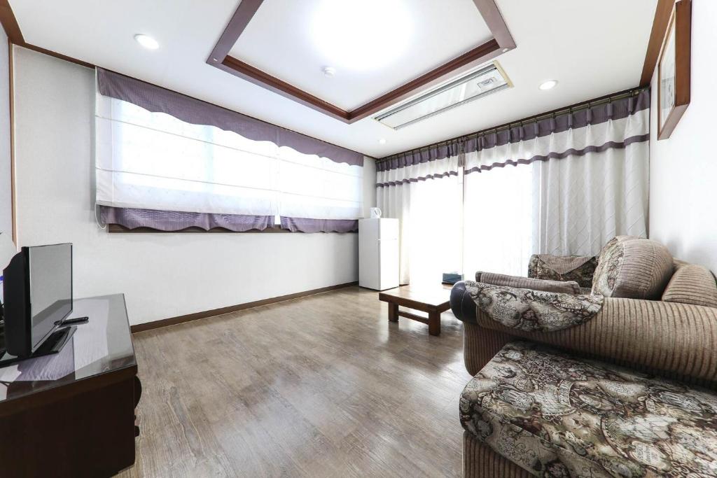 Best Hotels in Jeju, South Korea – Punggyeongchae Condotel Review