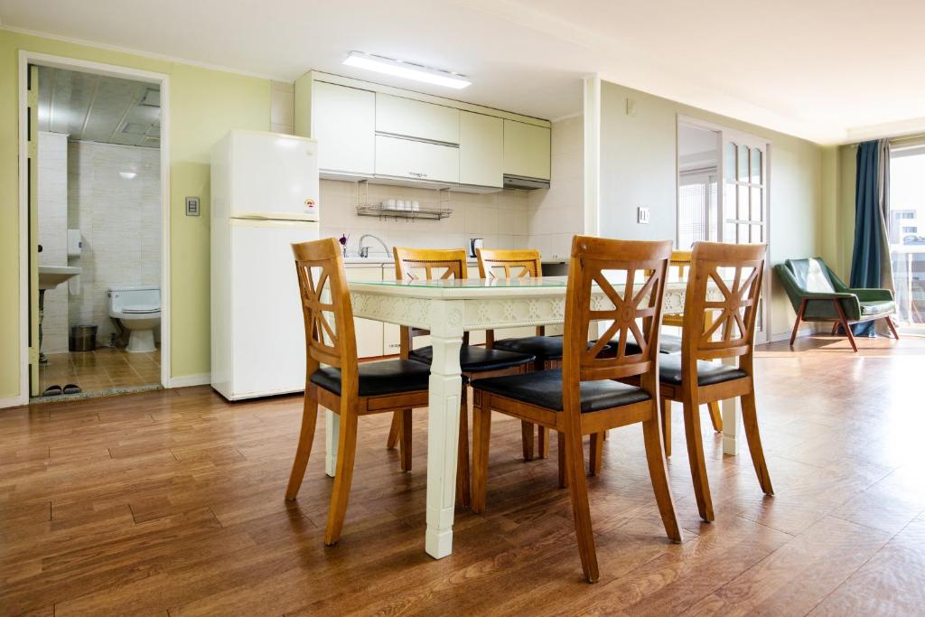 Best Hotels in Jeju, South Korea – Jeju Tobis Condo Family Dong Review