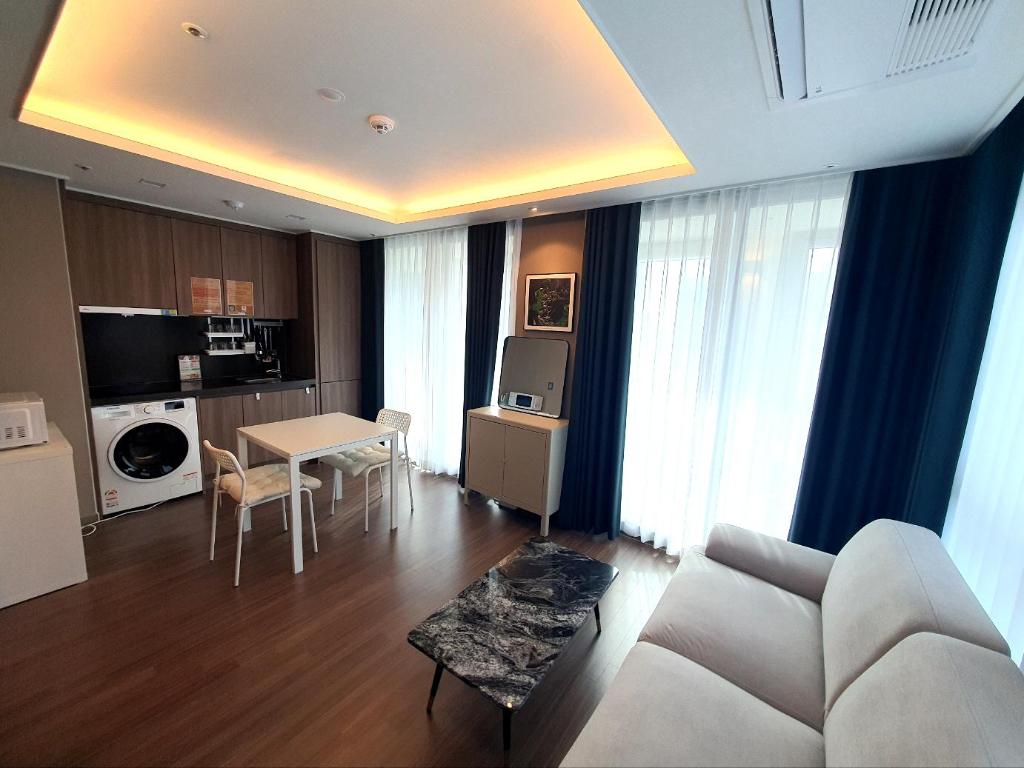 Best Hotels in Busan, South Korea – The Solid Residence – Elbon the Stay by Haeundae Review