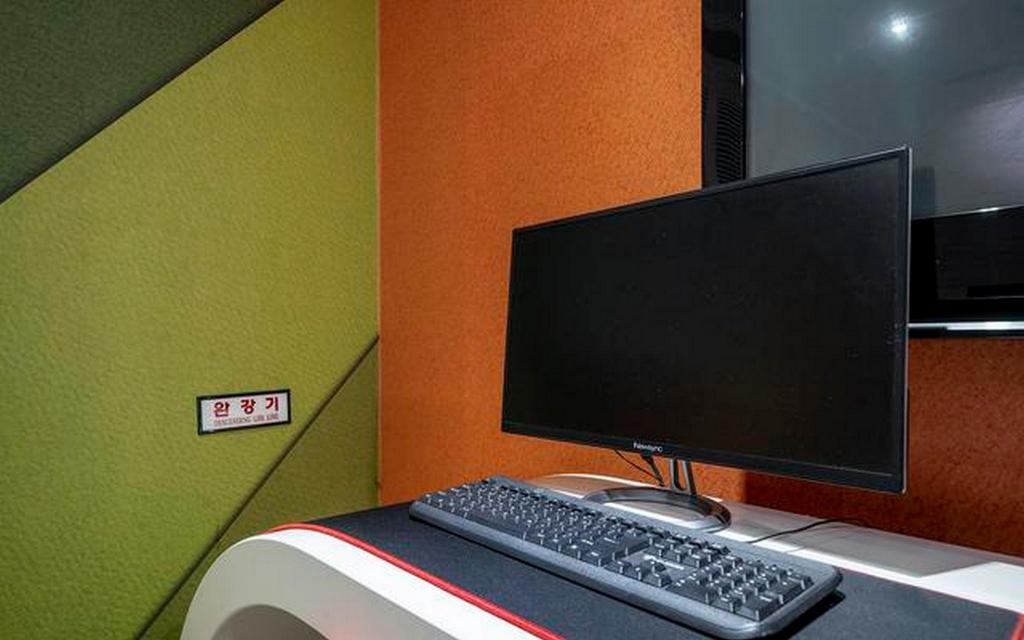 블루모어 모텔 image