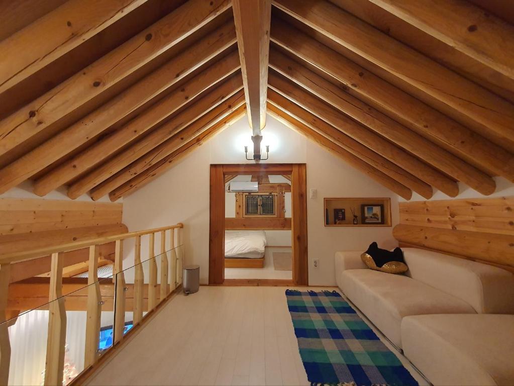 Haenggung stay Dalno - Suwon private house hanok image