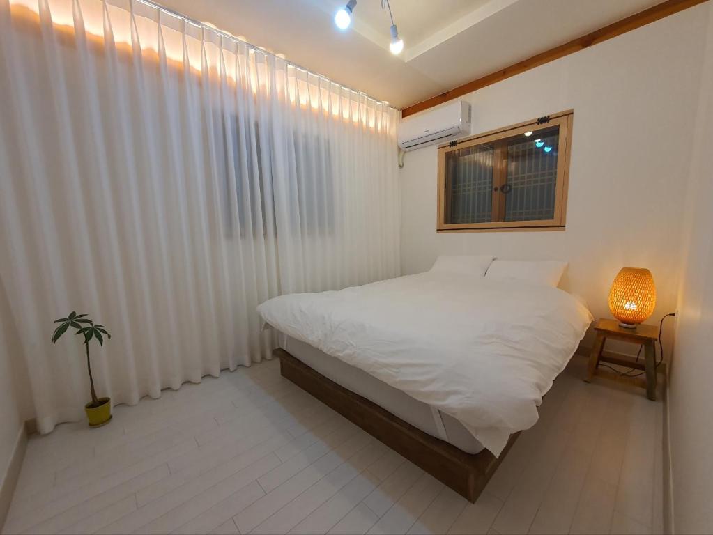 Haenggung stay Dalno - Suwon private house hanok image