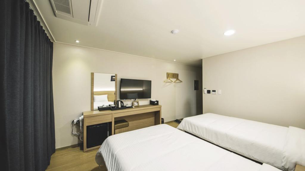 Best Hotels in Jeju, South Korea – Harbor Hotel Jeju Review