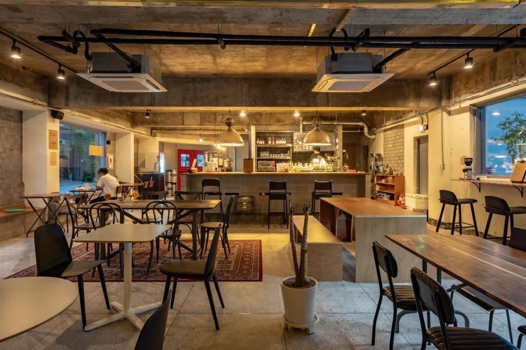 미륵미륵 맥주호스텔 image