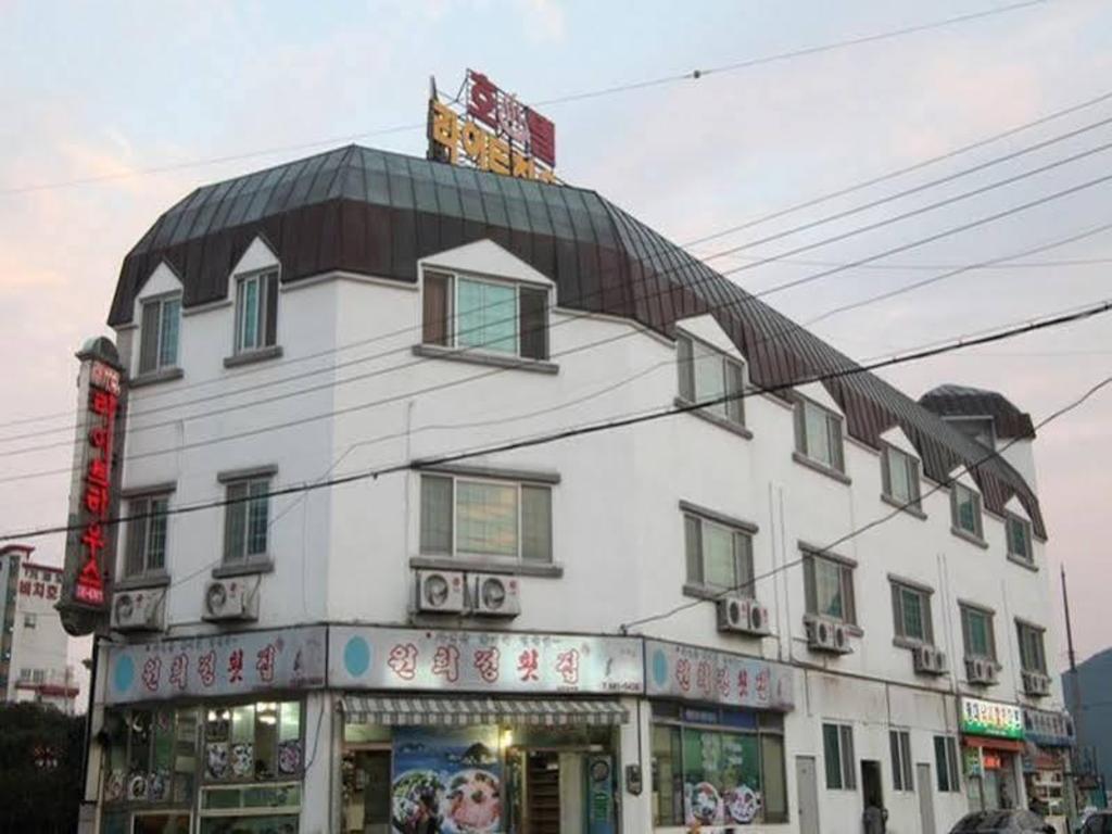 Geoje Jangseungpo Lighthouse Hotel image
