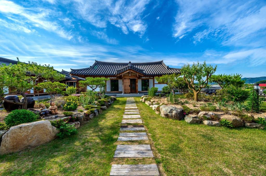 경주 와담정 한옥 펜션 image