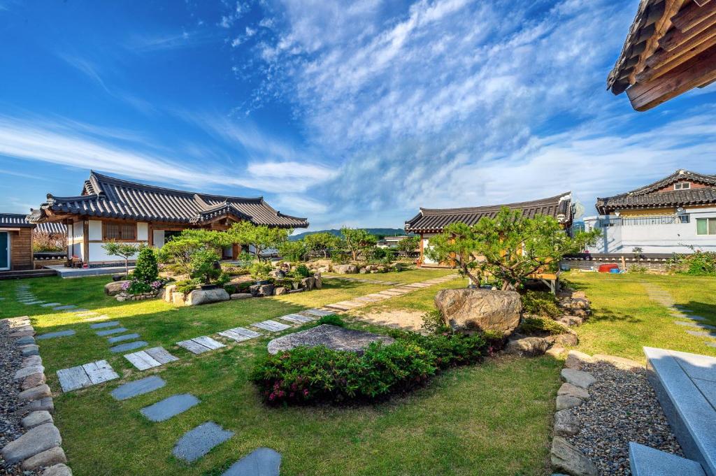 경주 와담정 한옥 펜션 image