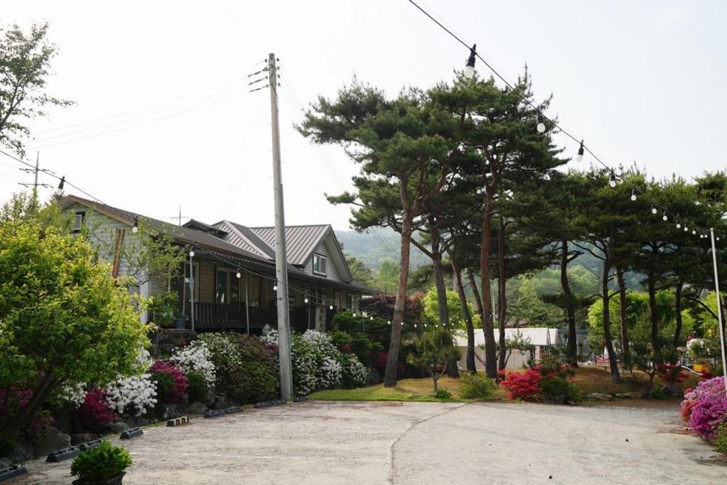 인앤인 펜션 image